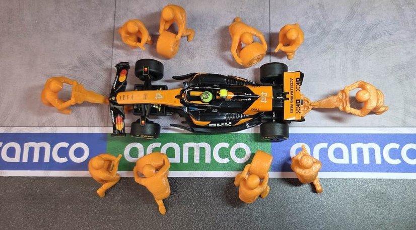 Figurky 1:43 - Mechanici Pit stop velká sada 10 ks - oranžová