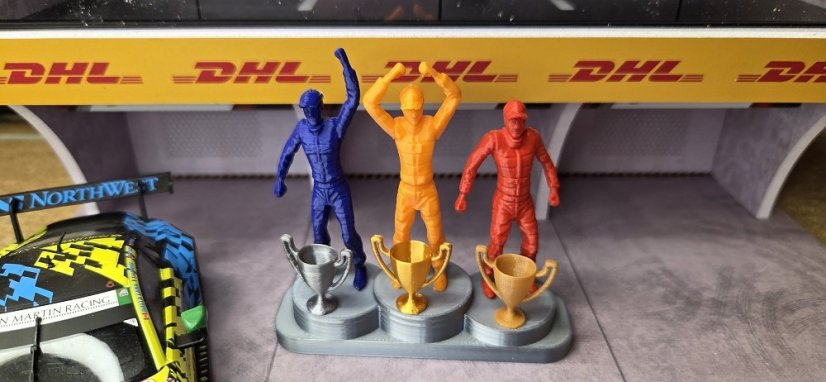 Figurky 1:32 - Stupně vítězů s figurkami a poháry