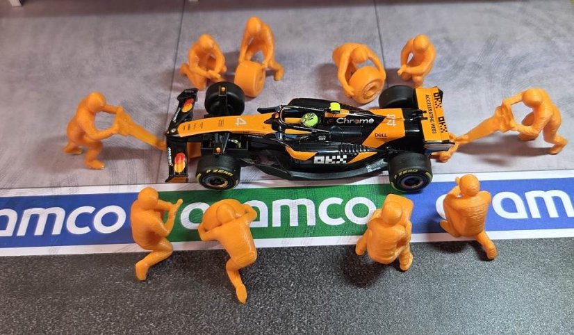 Figurky 1:43 - Mechanici Pit stop velká sada 10 ks - oranžová