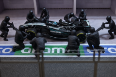 Figurky 1:43 - Mechanici Pit stop velká sada 10 ks - černá