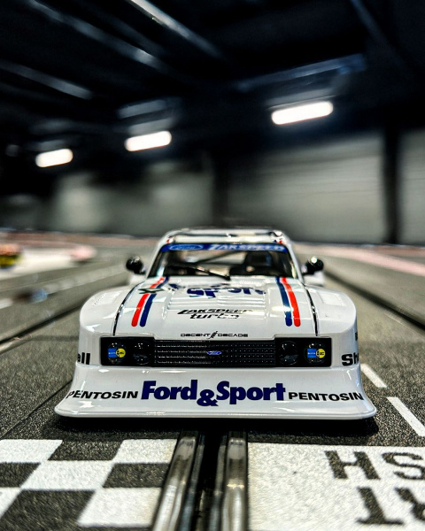 Auto Carrera D124 - 23996 Ford Capri Zakspeed