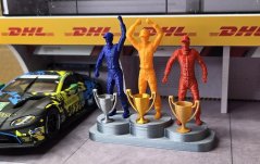 Figurky 1:32 - Stupně vítězů s figurkami a poháry